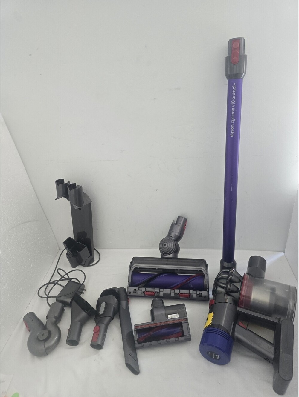 Dyson V10 Animal+ Cordless Vacuum Cleaner W/Attachments & Charger